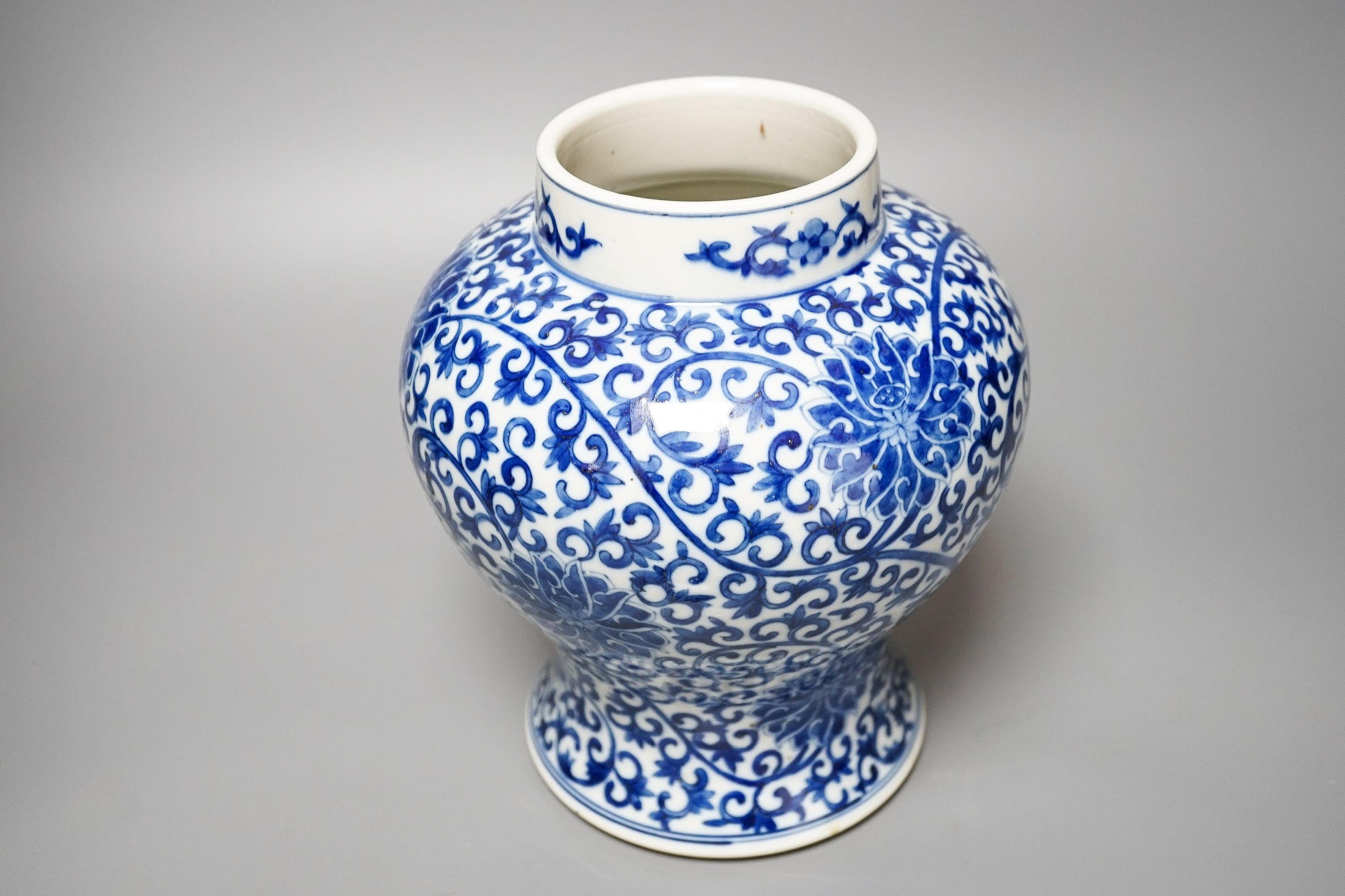 A Chinese blue and white baluster jar and cover 31cm